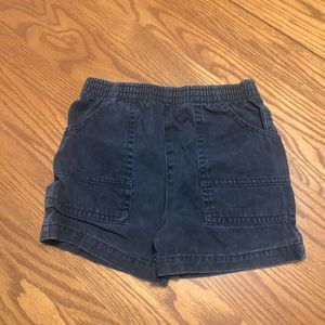 6/$20 Okie Dokie black cargo shorts size 12 months